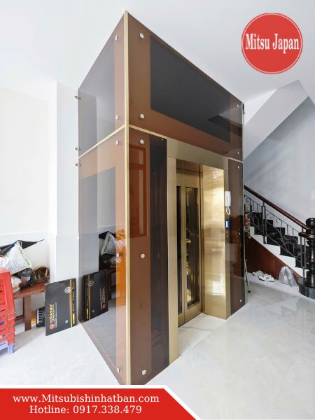 Bảng báo giá thang máy 550kg theo từng cấu hình: có phòng máy, không phòng máy và thang máy kính