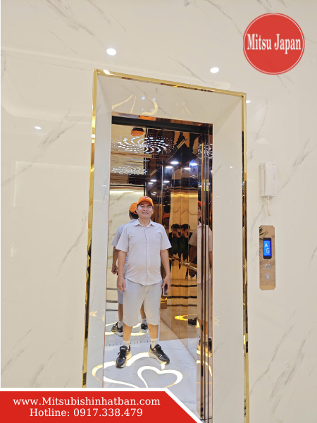 Hình ảnh đội ngũ thi công lắp đặt thang máy 2 tầng đúng kỹ thuật, đảm bảo an toàn