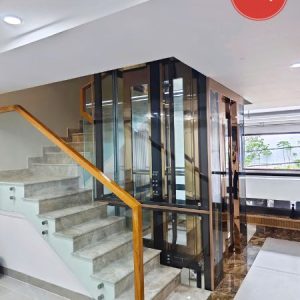 Thang máy kính lắp cho nhà cải tạo, tăng tính thẩm mỹ và sang trọng
